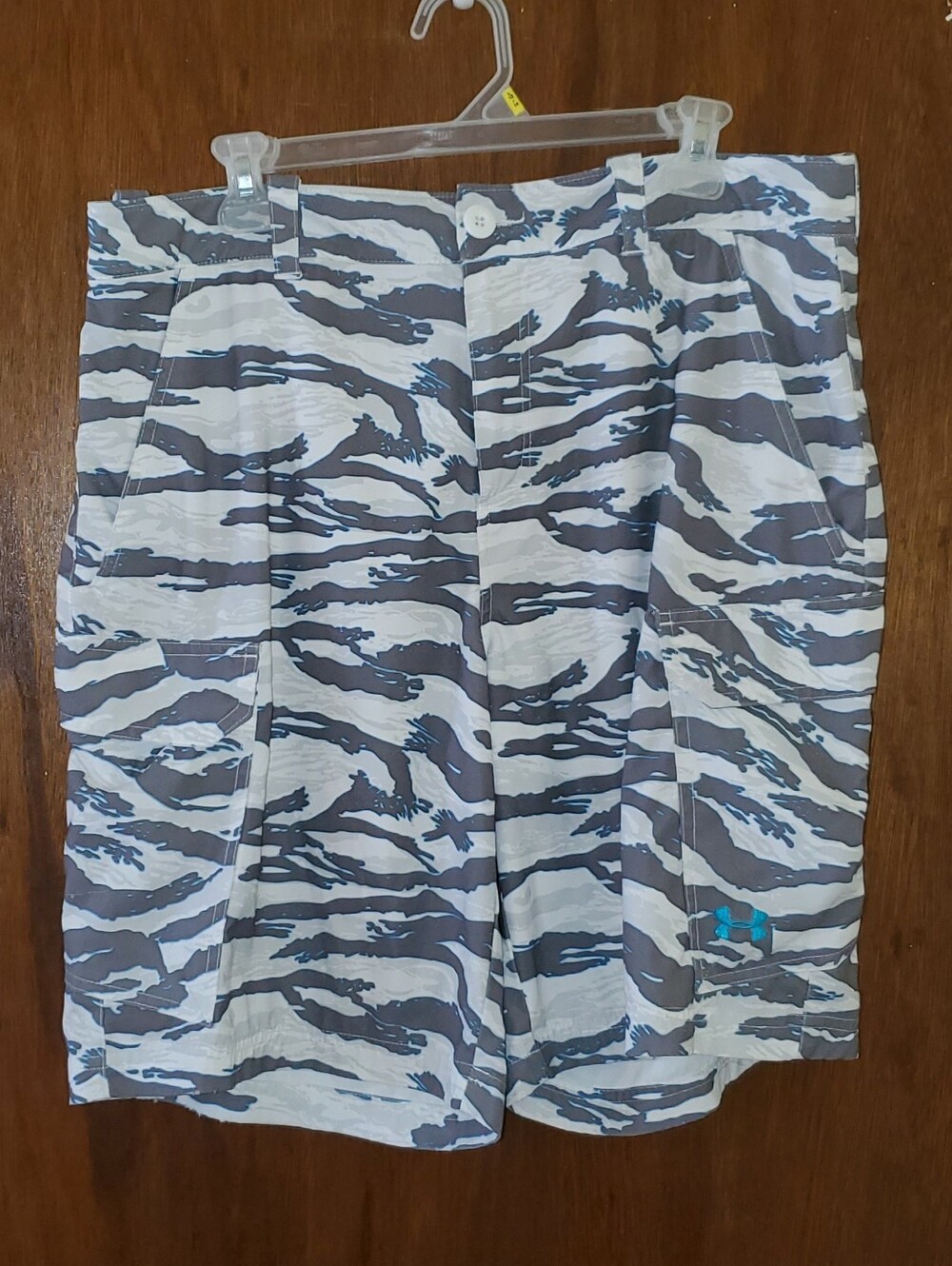 Under Armour Board Shorts Sz 36 Loose Fit Cargo Pockets